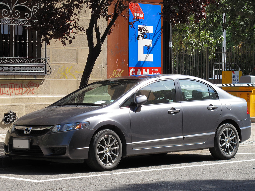 An image of parked Honda civic 2010 for section best fuel efficient car under $10k