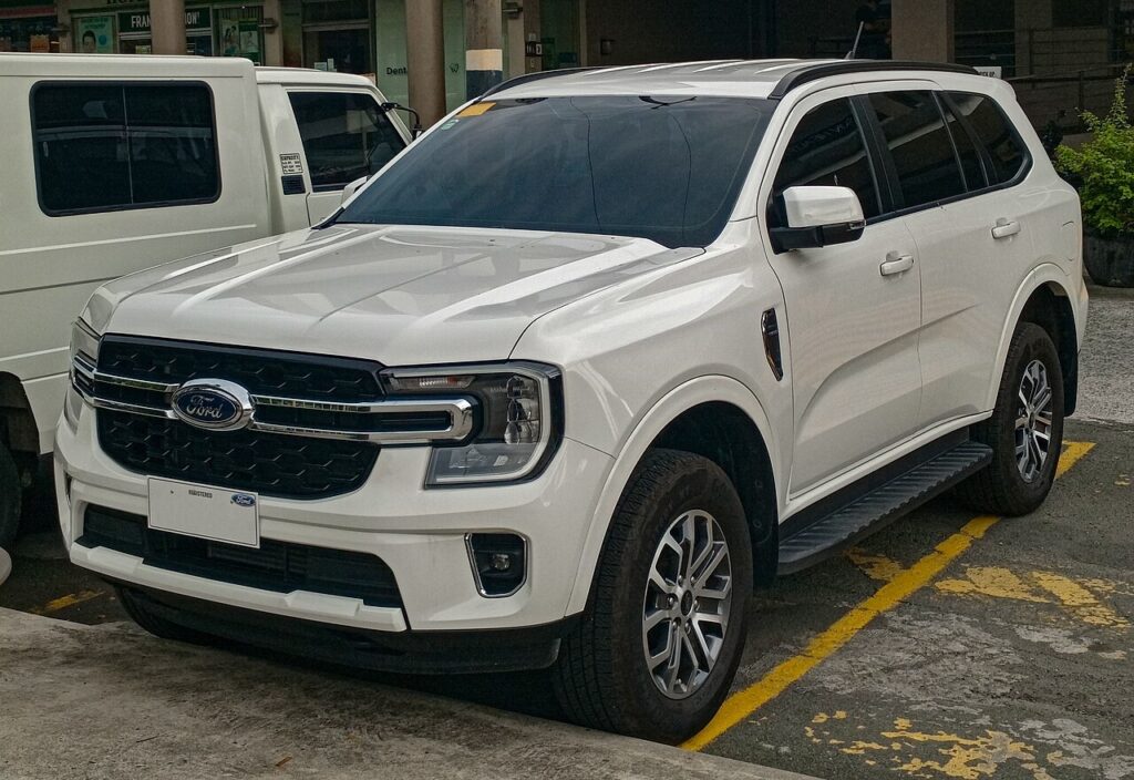 an image of ford Everest for the section best SUV to travel around Australia