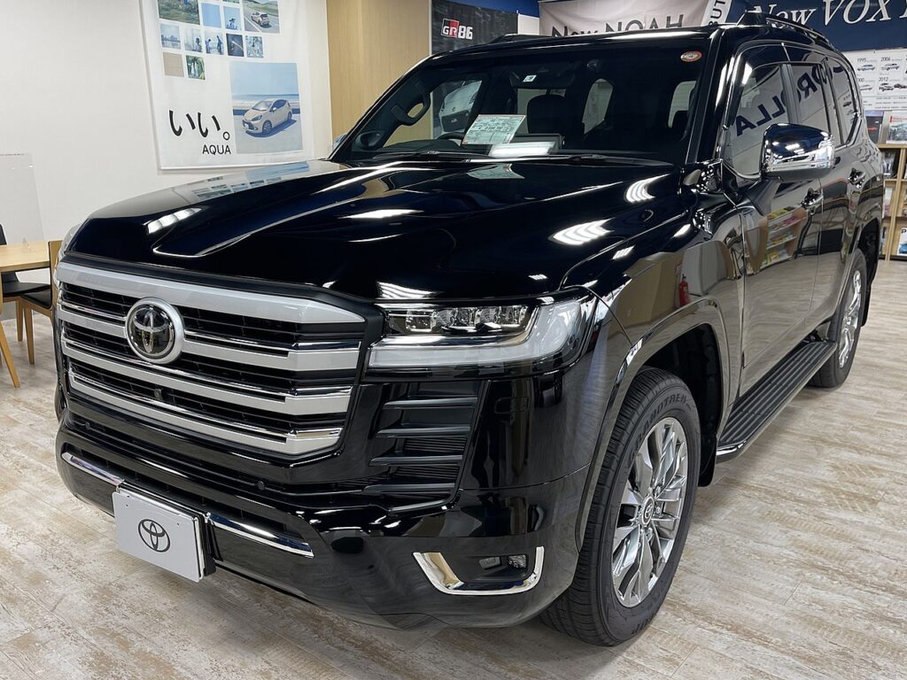 An Image of Toyota Landcruiser 300 series for the best cars to travel Around Australia