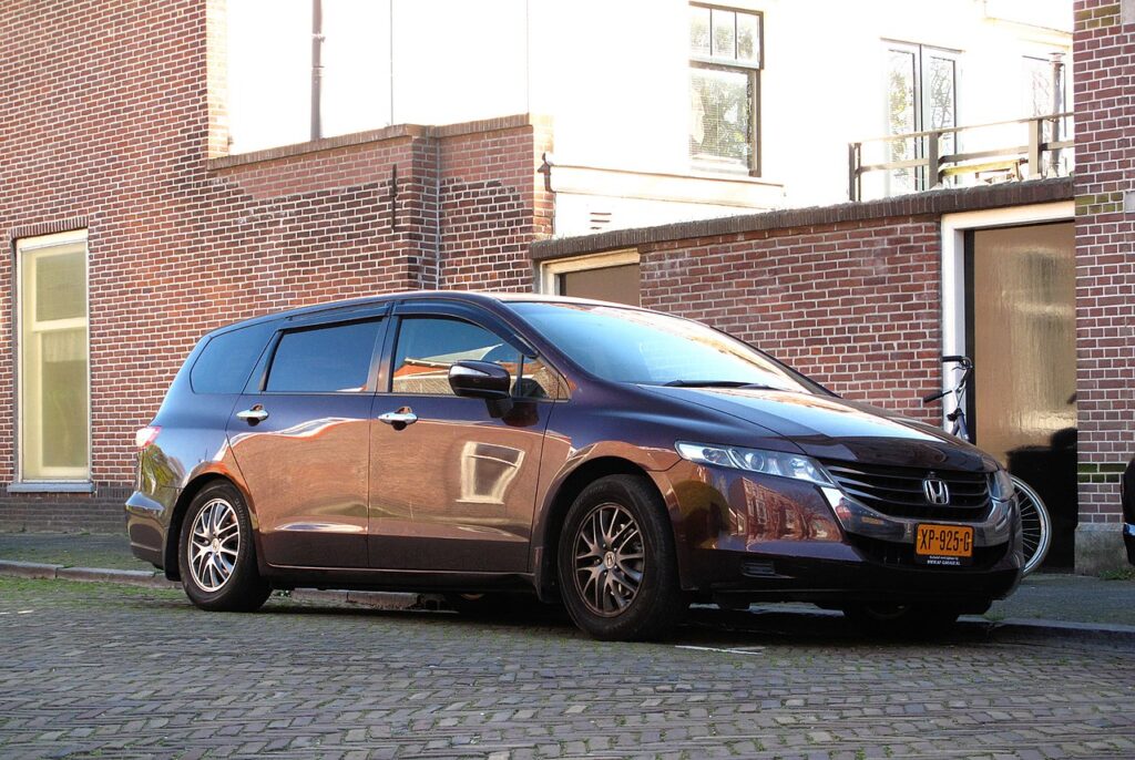 an image of Honda odyssey for best used family car in Australia