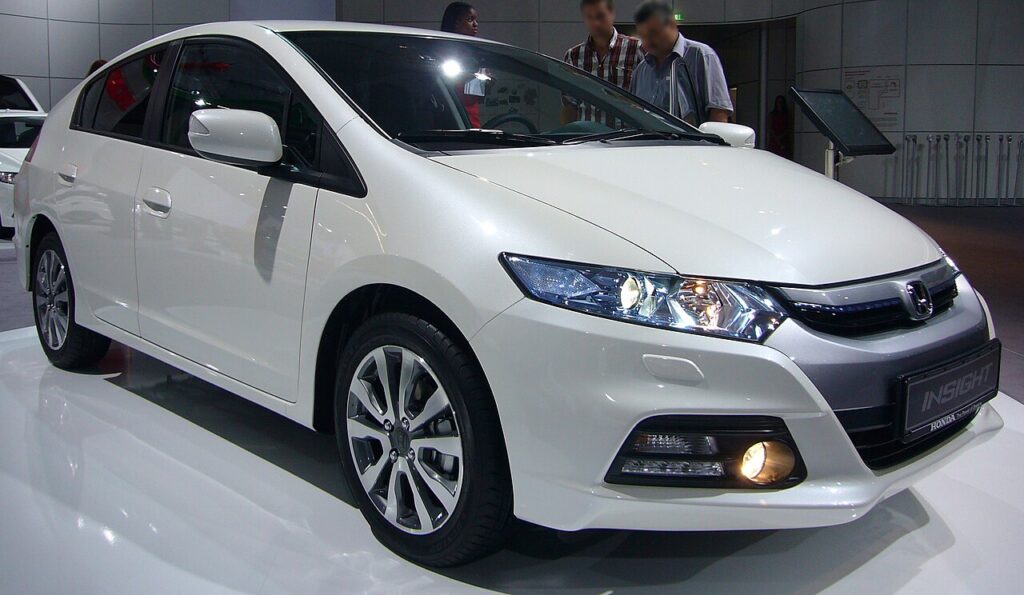 An image of white Honda insight for best fuel efficient used Honda