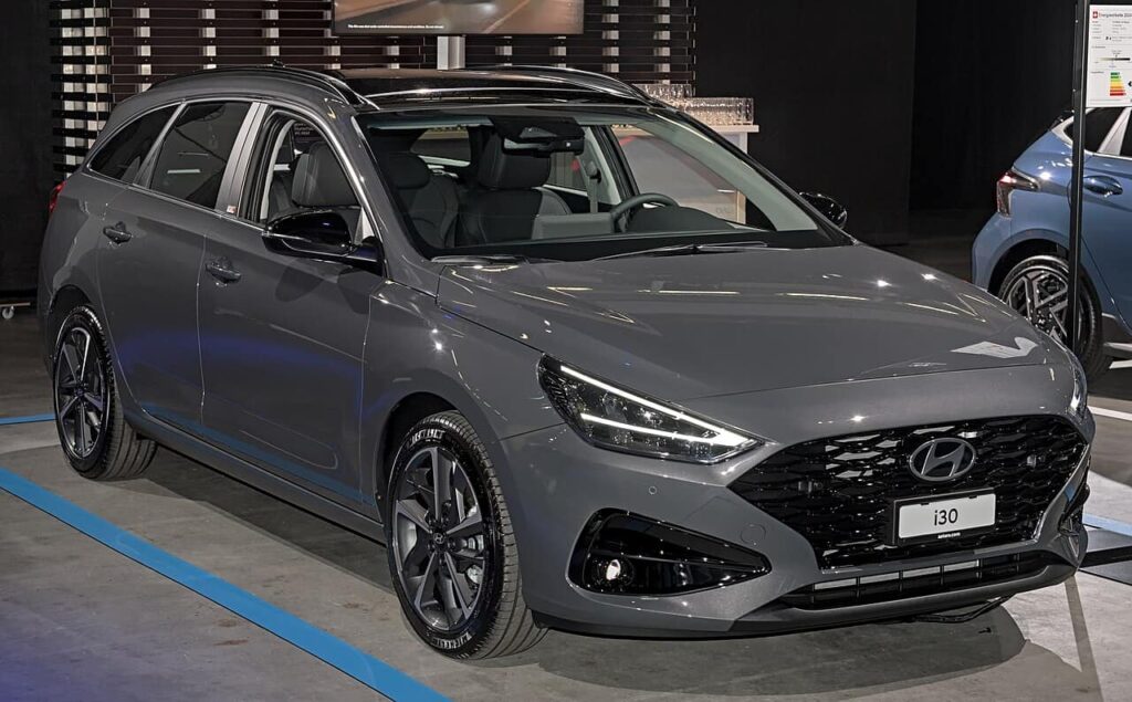 Hyundai i30: A Good Car for Traveling Solo, couple or Daily Commutes