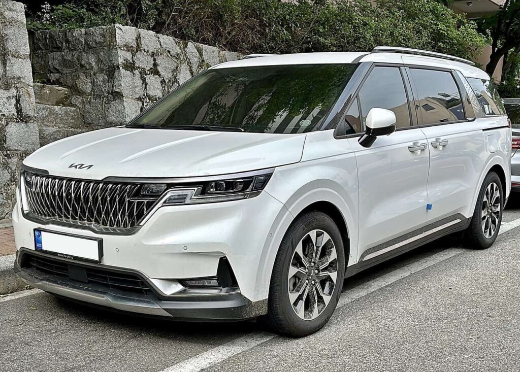 Kia Carnival: A Good Car for Traveling with Families