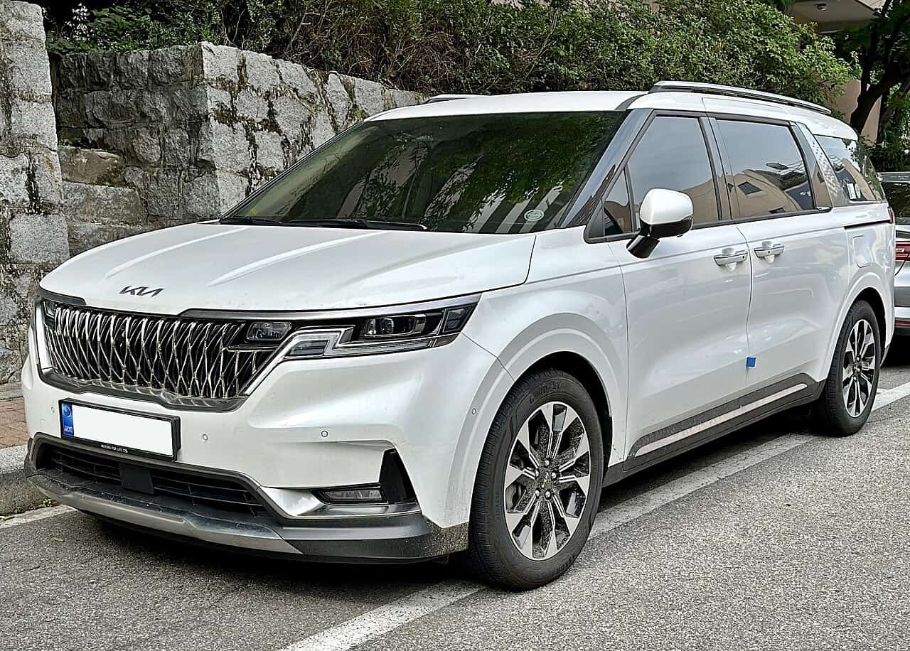 Good Cars for Traveling: Best Vehicles for Long Distances, Comfort, and Family Trips