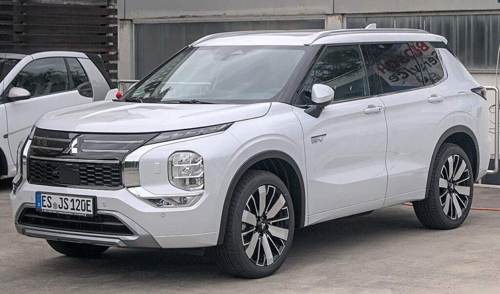 Mitsubishi Outlander Plug-in Hybrid – A Versatile Best SUV for Families