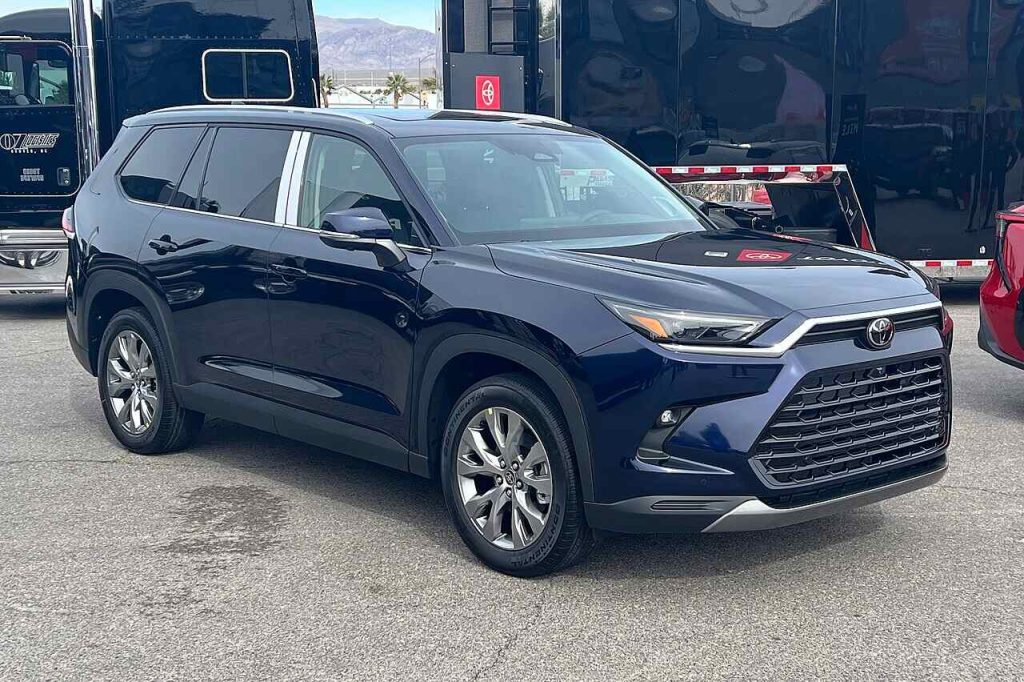 Toyota Kluger – Best Family-Friendly Large SUV Under $100K