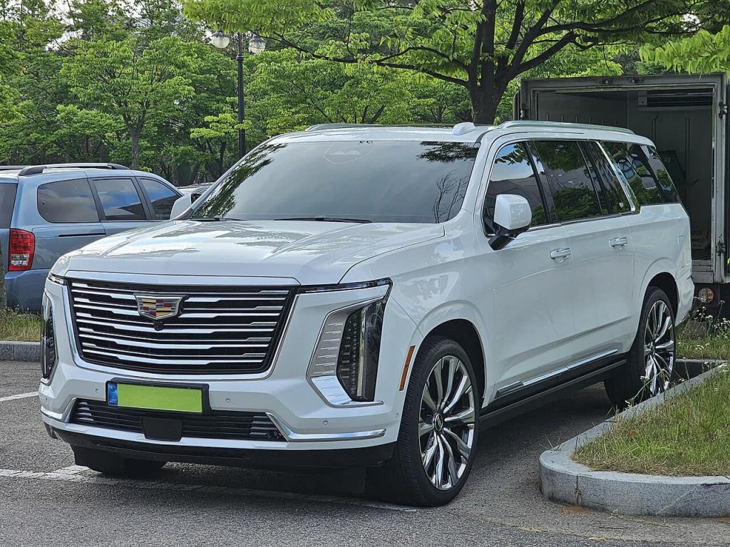 Cadillac Escalade – A Full-Size American Best Luxury SUV (2020–2026)
