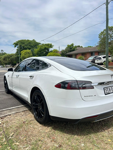 Tesla Model S 2015